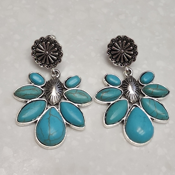 Turquoise and Silver Floral Earrings NWT - Picture 4 of 16